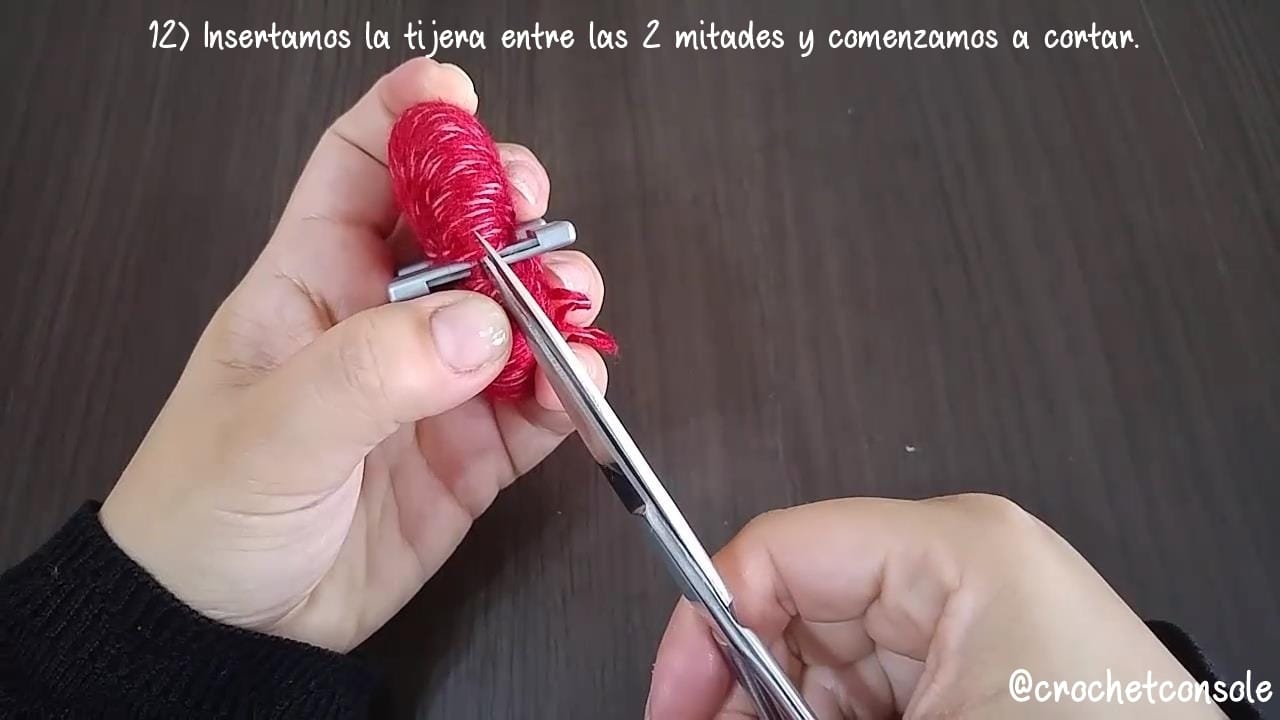 Cómo hacer pompones de lana con pomponera paso a paso