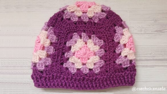 Gorro tejido con cuadrados granny a crochet