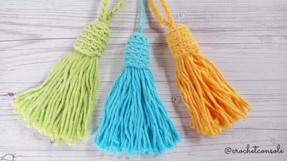 Borlas con capuchón tejido a crochet-Crochet con Sole