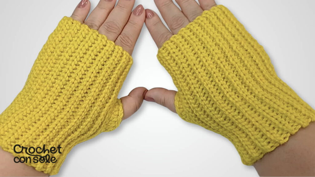 Mitones a crochet con un rectángulo imitación dos agujas