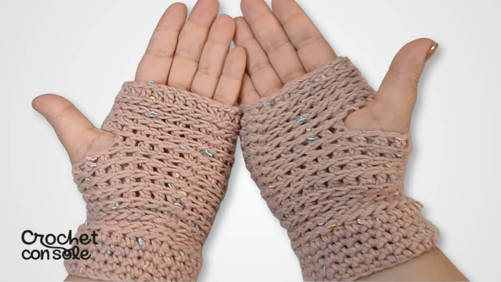 Mitones a crochet en una sola pieza con punto en relieve